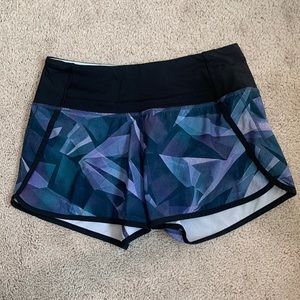 lululemon Run Times Size 2 Pretty Prism Multi 4”